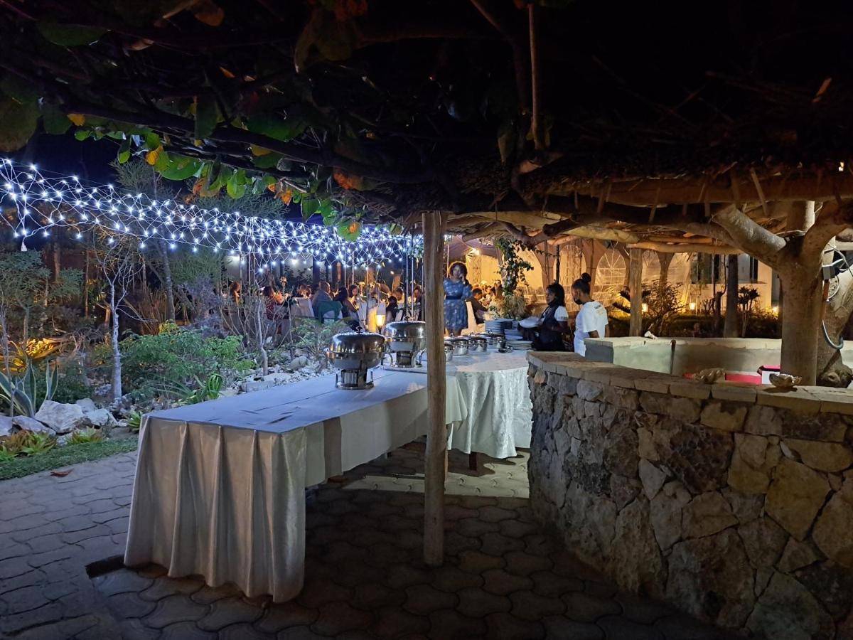 Aux 2 Metis Hotel Toliara Eksteriør billede