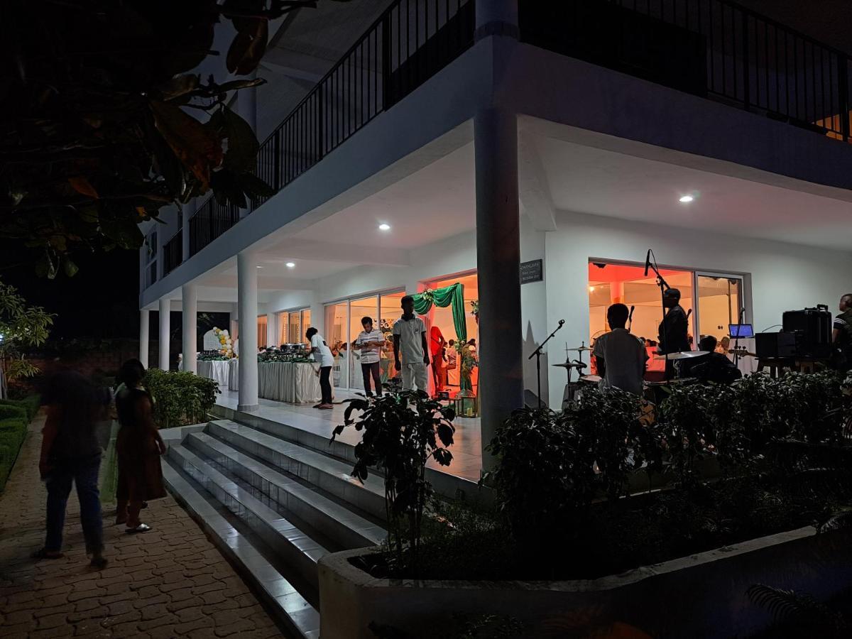 Aux 2 Metis Hotel Toliara Eksteriør billede