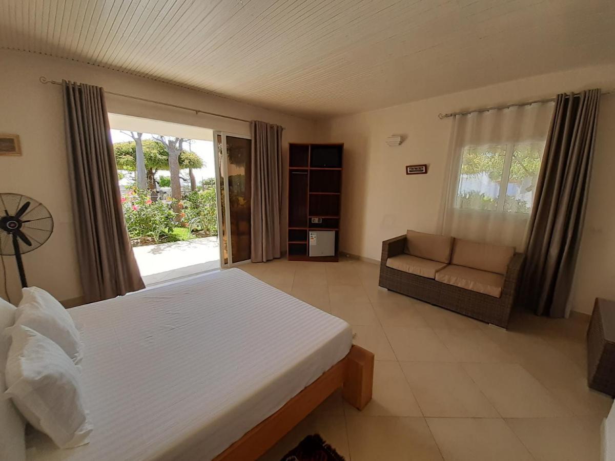 Aux 2 Metis Hotel Toliara Eksteriør billede