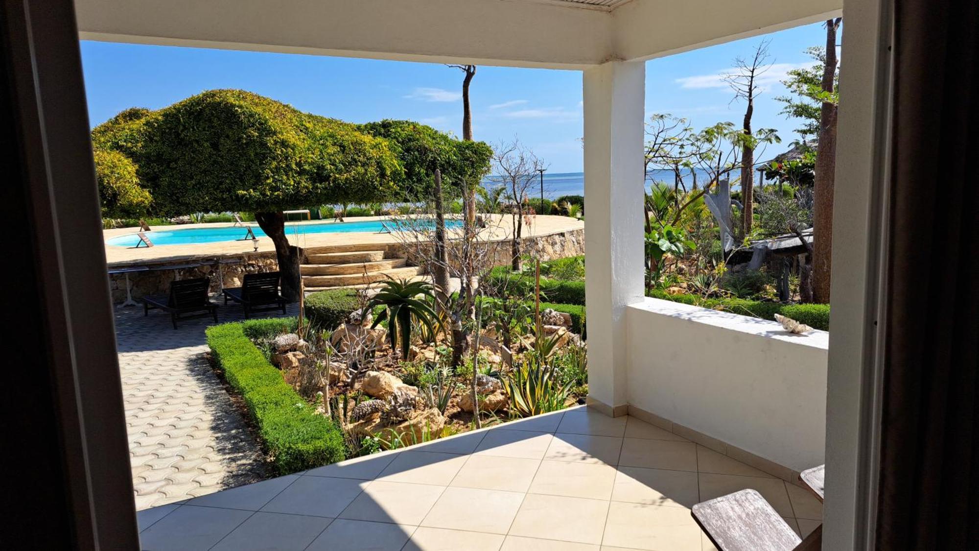Aux 2 Metis Hotel Toliara Eksteriør billede